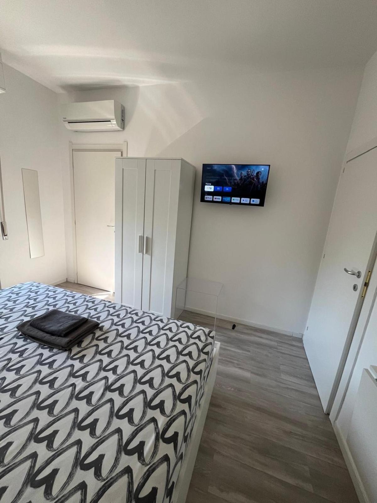 Bed&Breakfast Bbqueen Sandonato Policlinico Bed & Breakfast San Donato Milanese Dış mekan fotoğraf